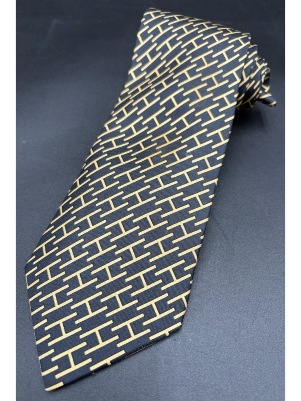 Vtg Hermès Paris Men's Tie Black Gold Iconic H Pattern 100% Silk Made France GUC